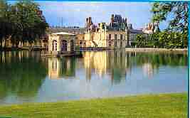 Photo of the pont de carpes at the chateau de Fontainebleau