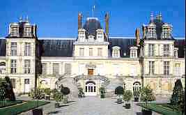 Photo of the famous horseshoe staircase at the chateau de Fontainebleau